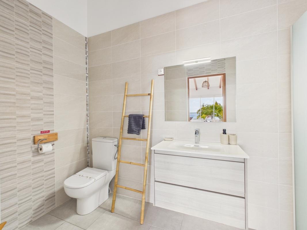 Location villa 3 chambre sainte luce - chambre 1 sdb